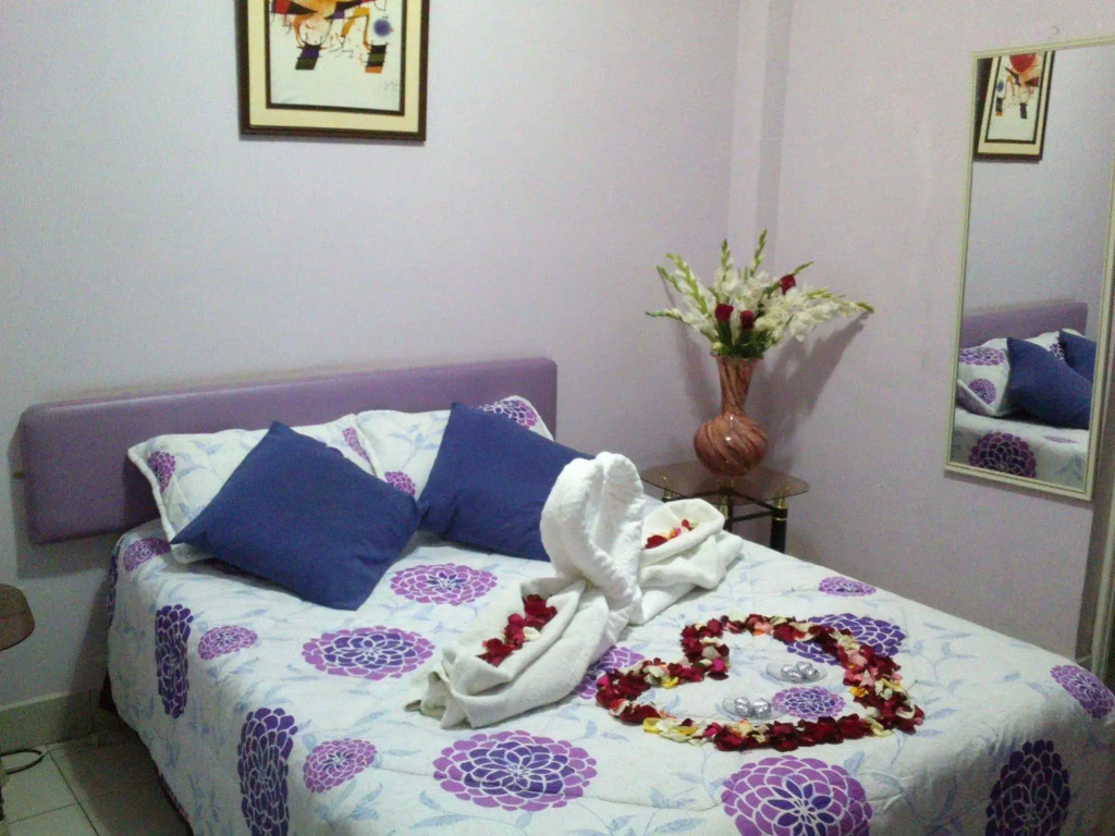 Gina's Hotel