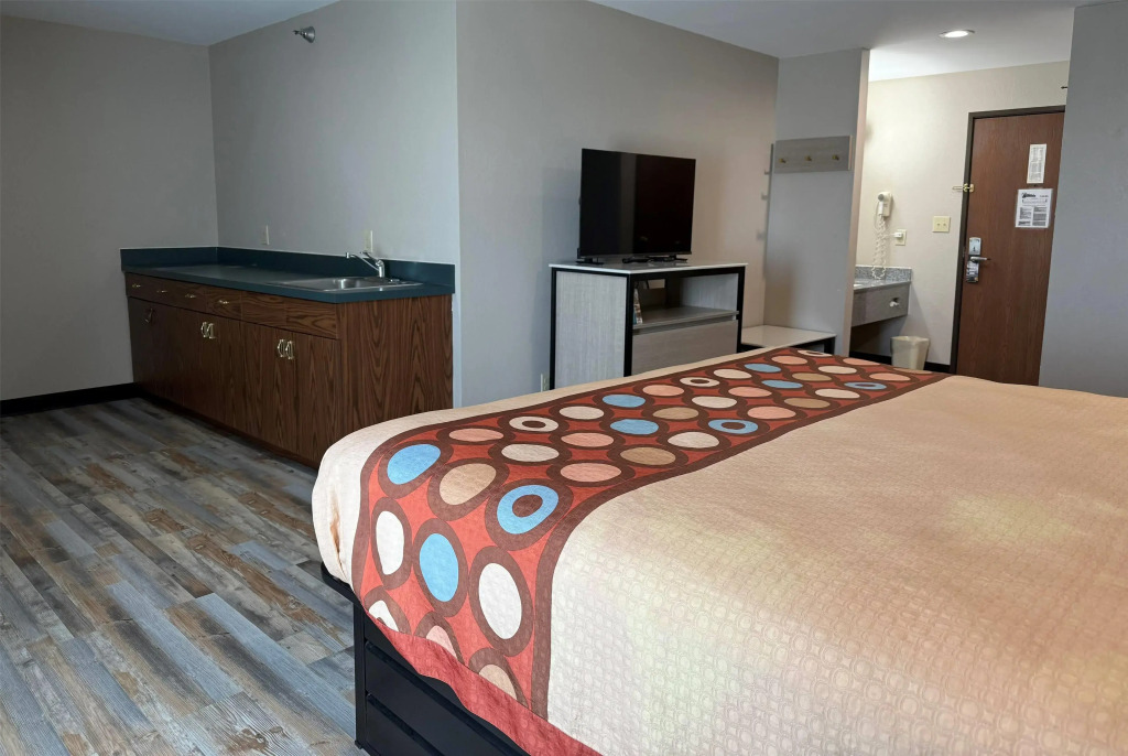 Super 8 by Wyndham Frankfort IN