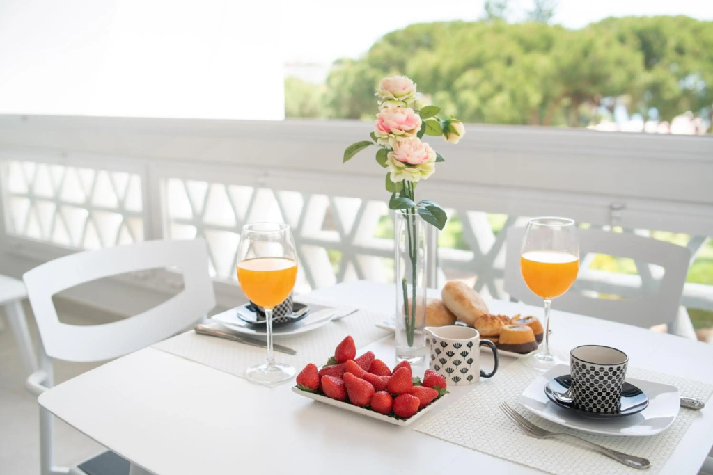 Modern 2 Bedroom Apartment, with Sea Views, in Playas del Duque - Puerto Banús