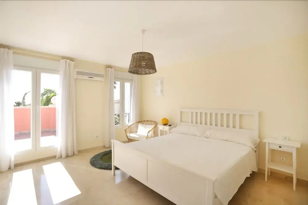 Luxury Villa Located In The Exclusive Area Of Finestra