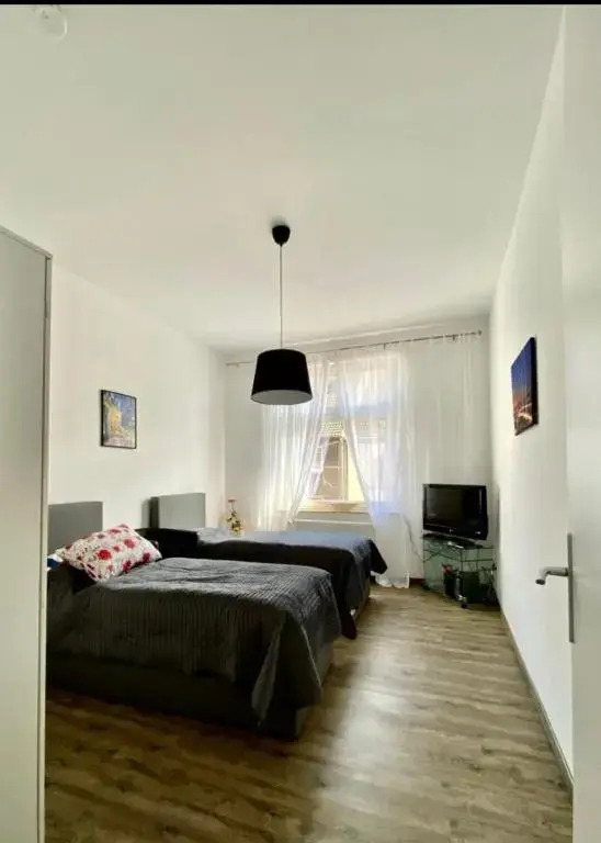 Alles Was Man Braucht, 1-Zimmer Wohnung