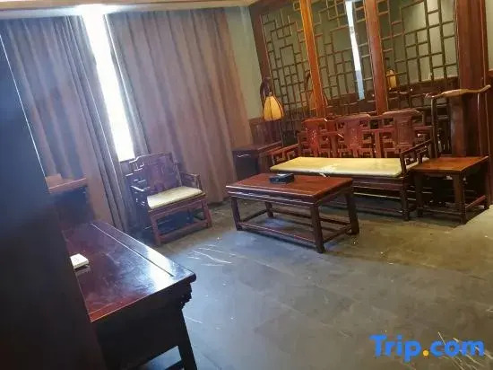 Huihe Water Margin Hotel (Guangfeng Passenger Transport Center Branch)