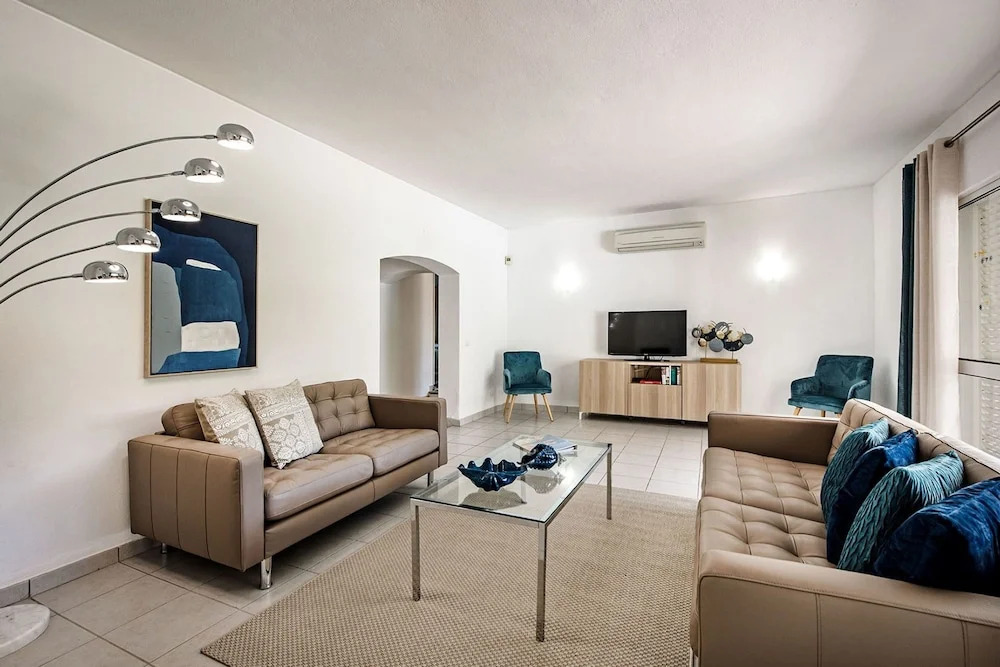 Villa Joya in Loule With 4 Bedrooms and 4 Bathrooms