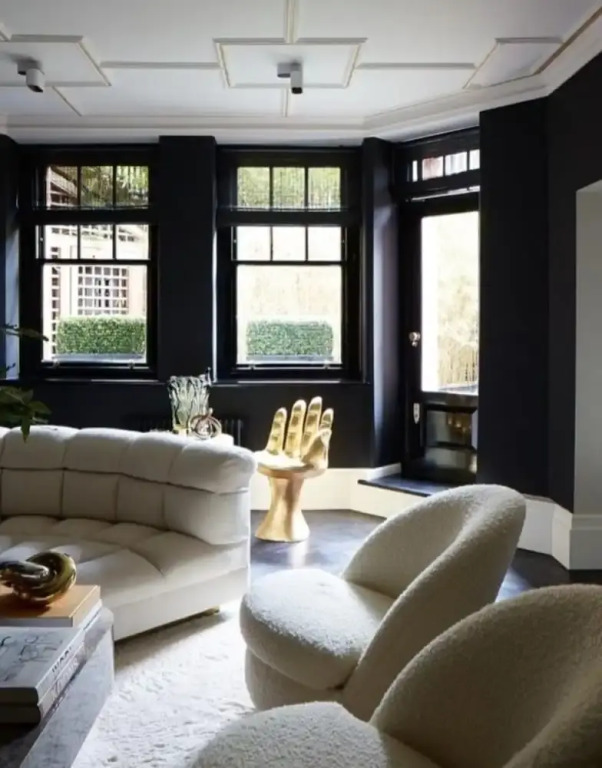 Retro Style in Holland Park