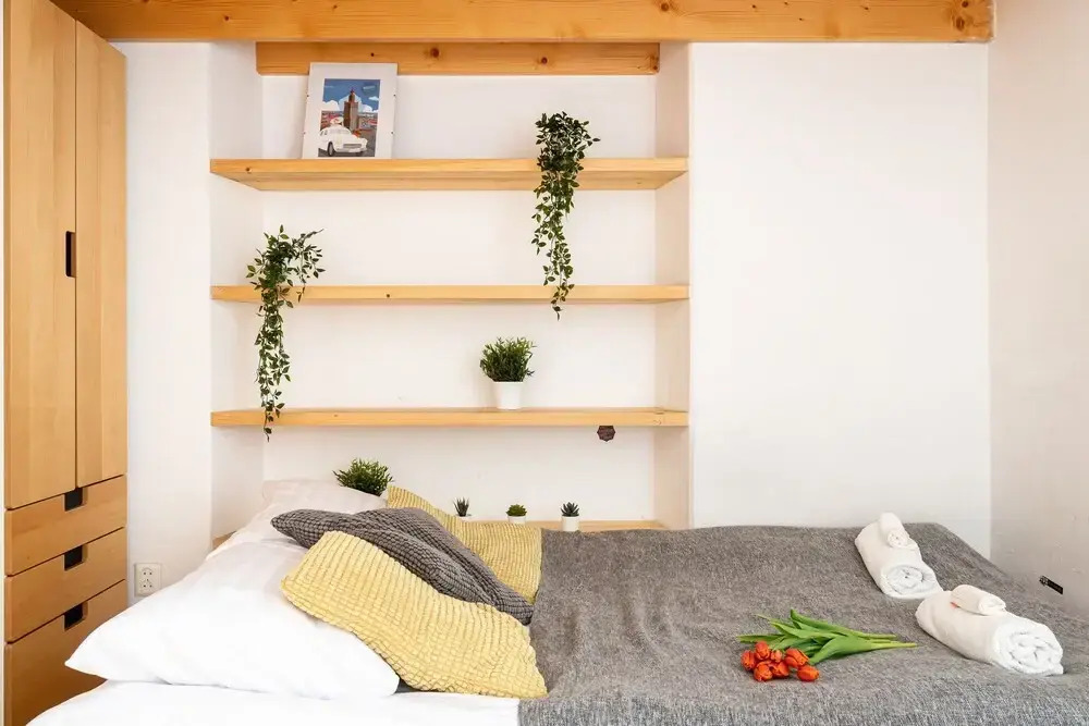 WS 3-Bedroom Old Town Apartment