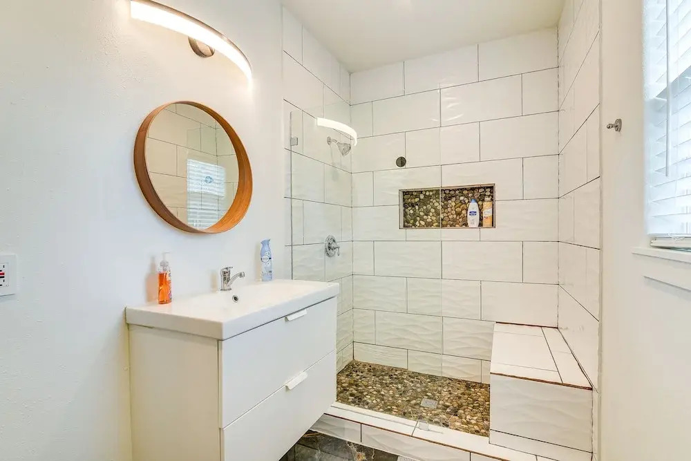 Modern Houston Haven: 3 Mi to Downtown Attractions