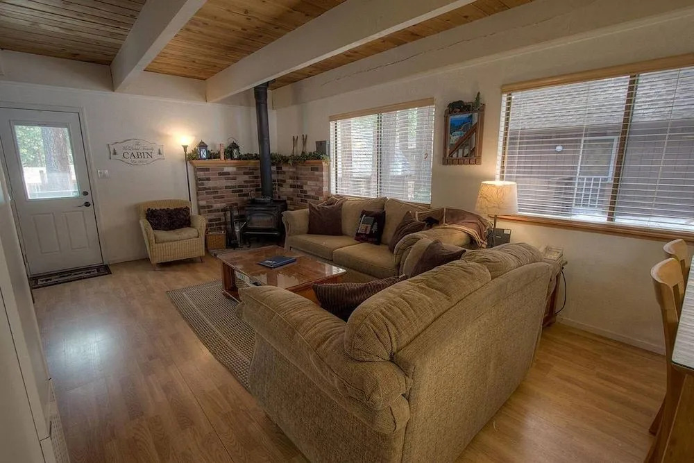 Cozy Mountain Hideaway home