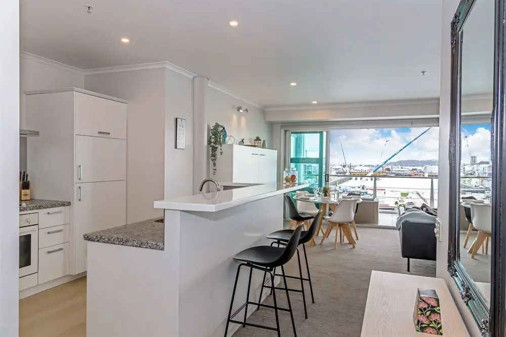 QV Elegant Modern Apt with Waterview 982