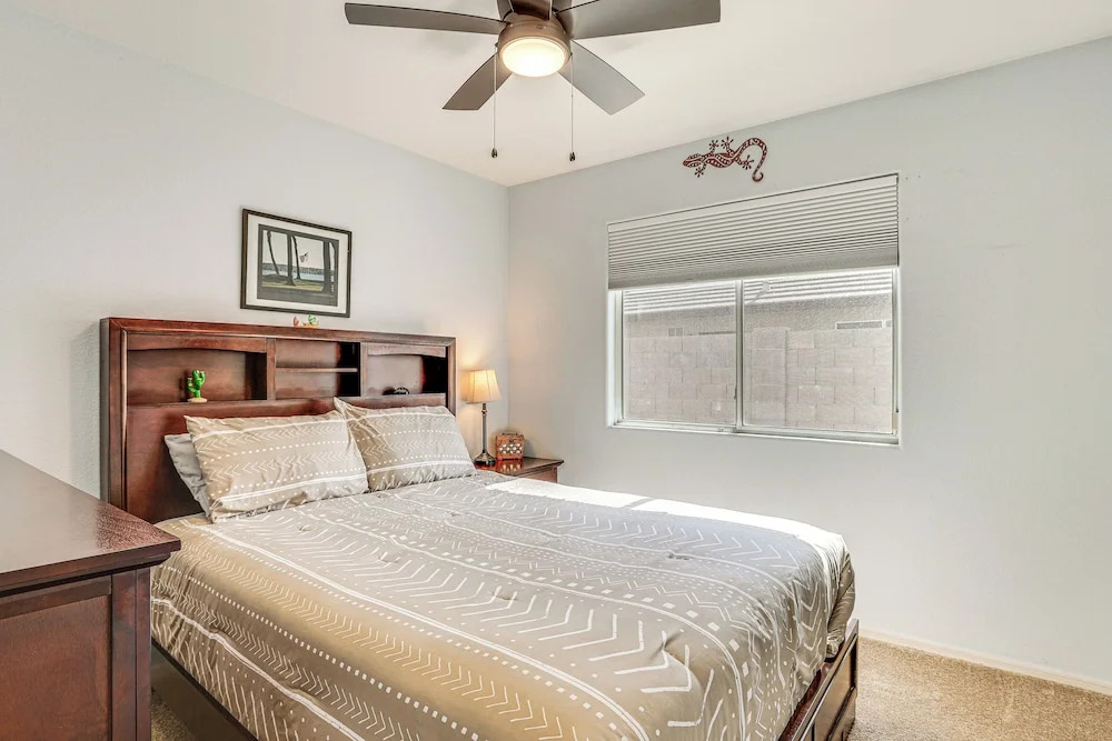 Patio + Fire Pit: Peoria Getaway Near Golfing!