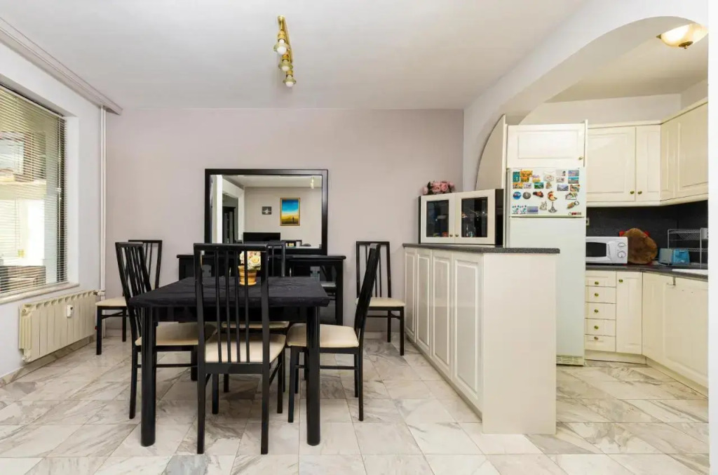 Spacious 2-Bedroom Maisonette in City Centre