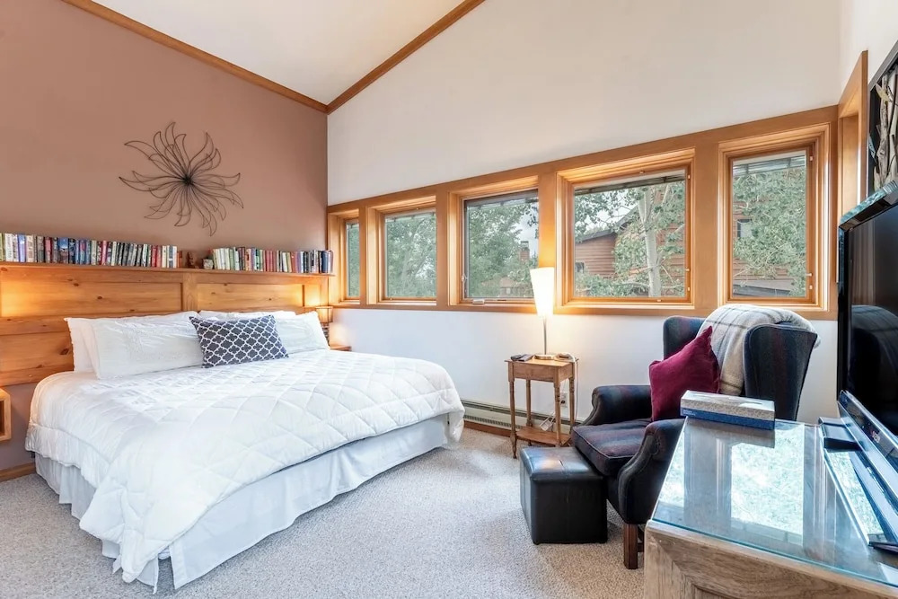 Tennis Townhomes #1340: 2