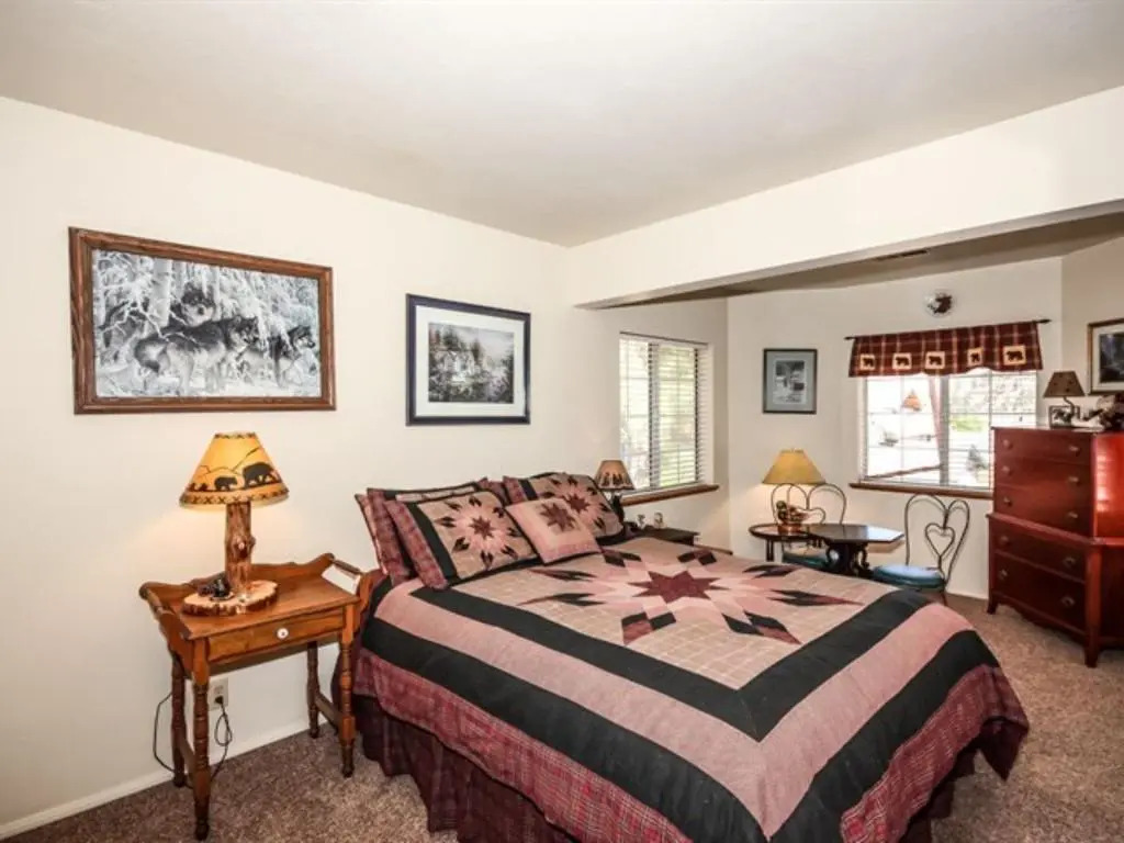 Idle Hours Inn - 1945 by Big Bear Vacations