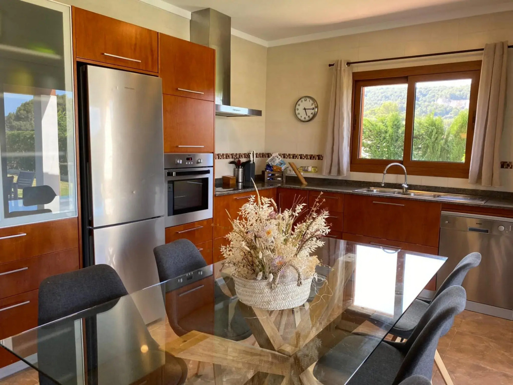 CAN BIEL Pool, garden,BBQ, free wifi, ping pong for 6