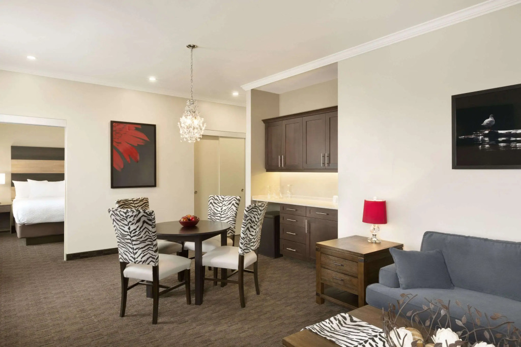Days Inn & Suites by Wyndham Lindsay