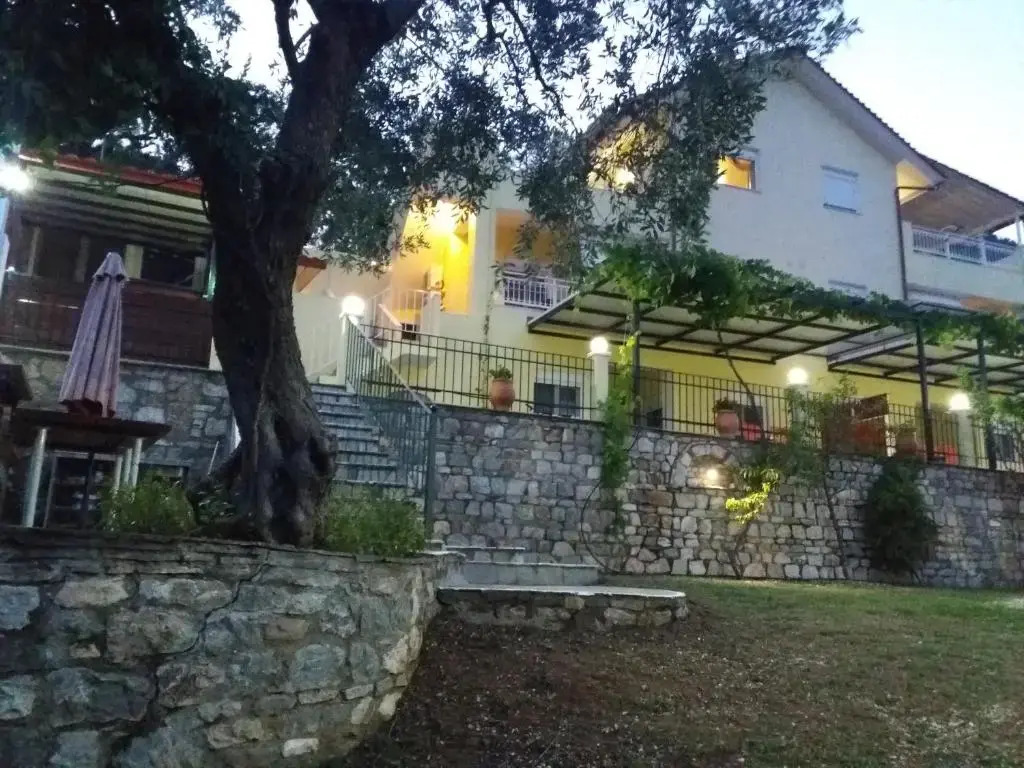 Nestor Apartments