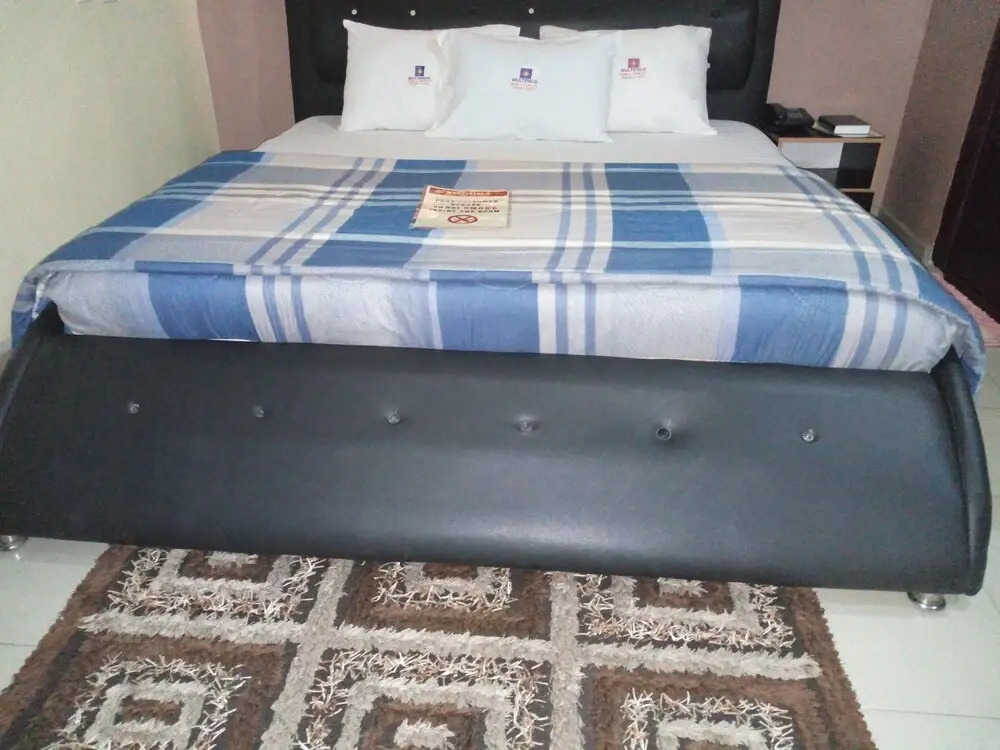 Multifield Hotel & Suites