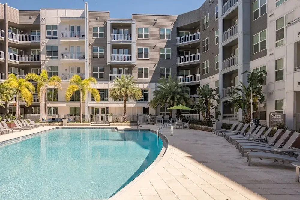 Courier City Apartments by Frontdesk
