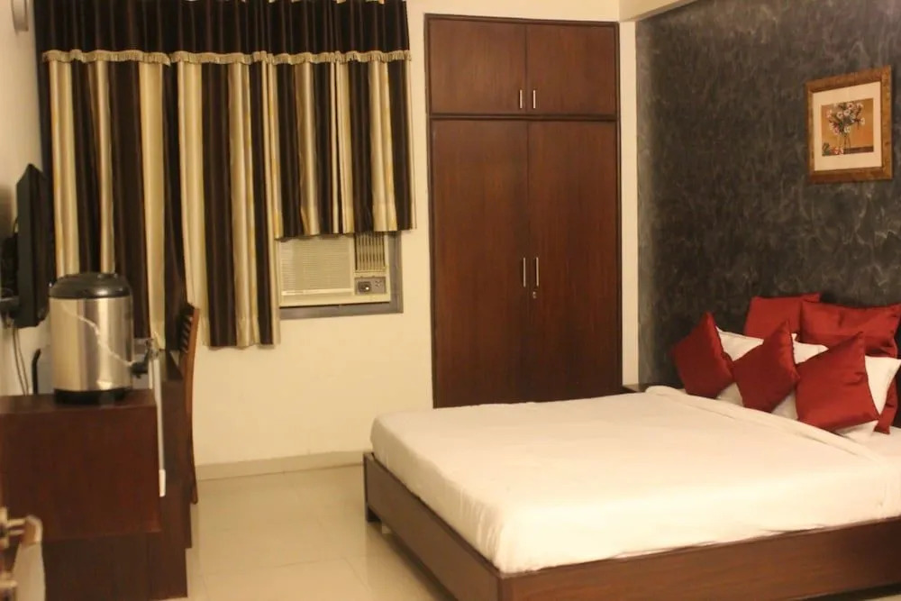 OYO 726 Hotel Safari