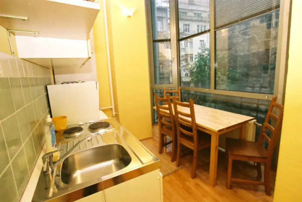 Club Apartments & Rooms