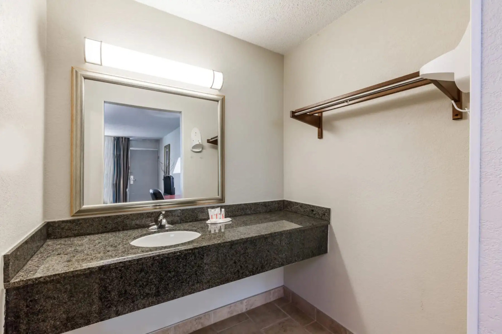 Iberia House & Suites