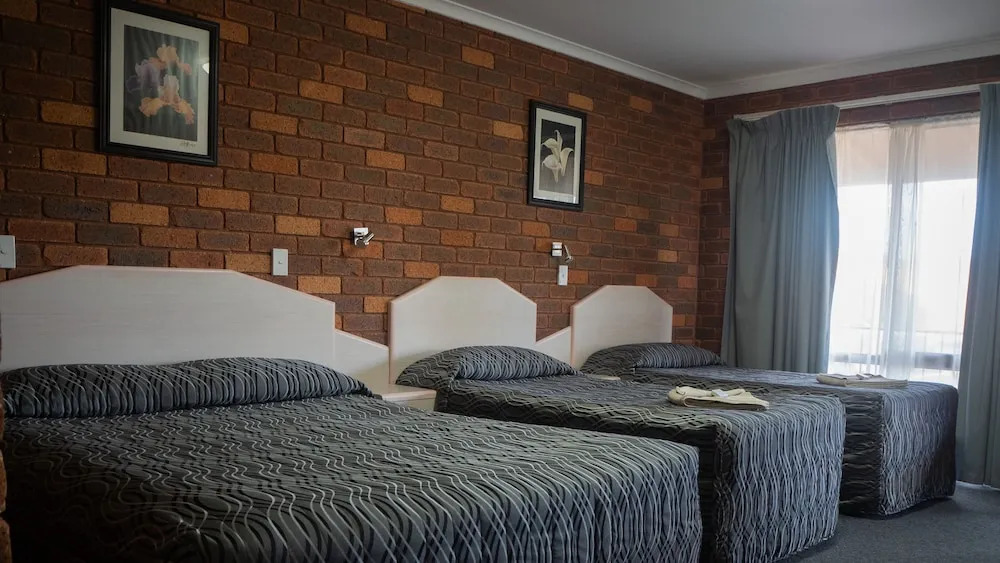Yambil Inn