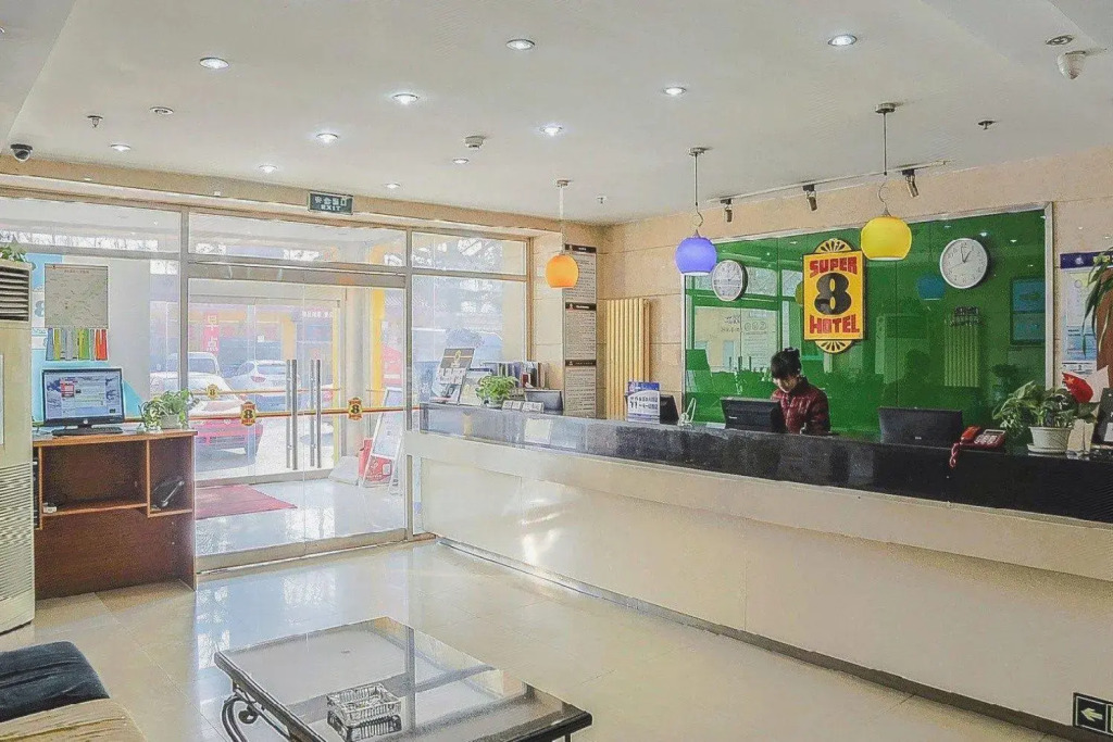 Super 8 Hotel