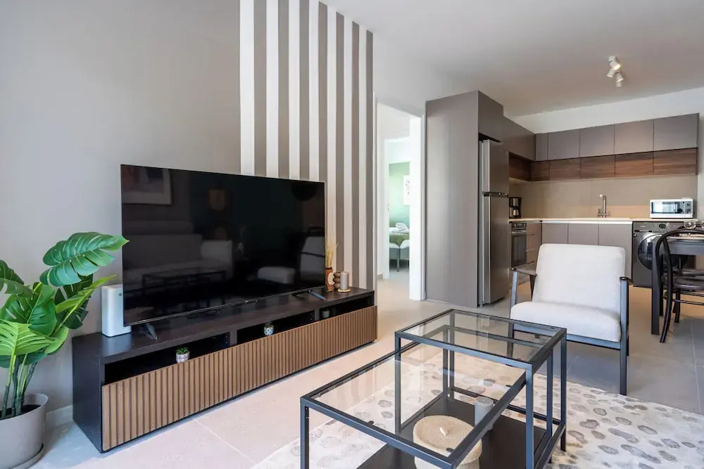 Thálassa 2-BR Apt. & Balcony in Larnaca