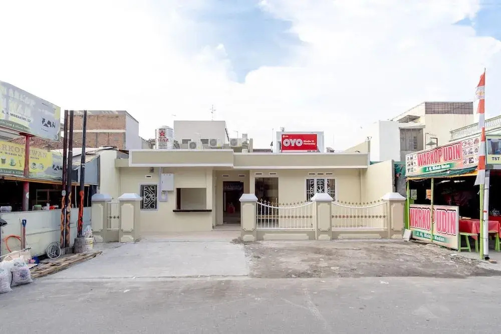 Oyo 1505 Studio 10 Home Stay