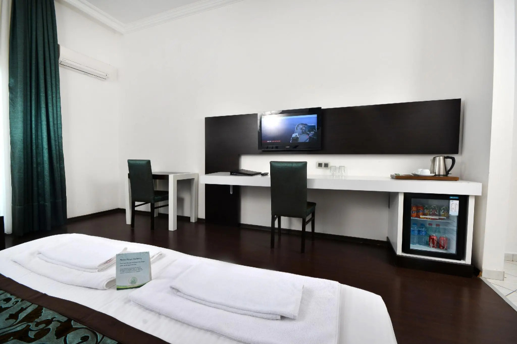 Doc'S Hotel Thermal Clinic