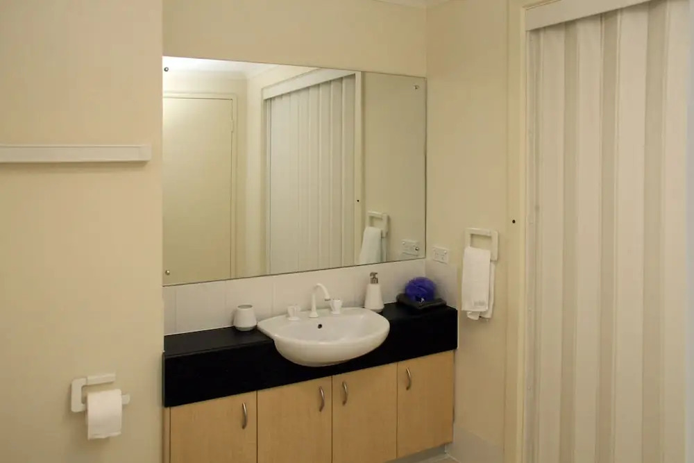 Adelaide Cbd Apartment - 3Br, 2Bath & Carpark