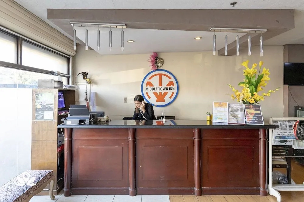 Middle Town Inn