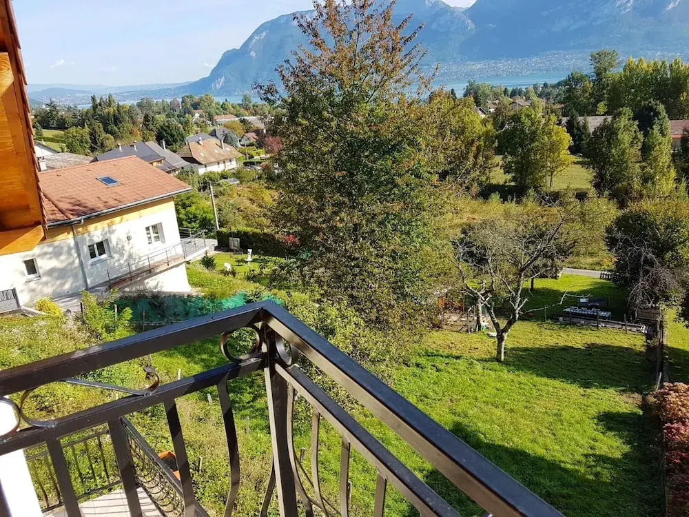 Apartment With 3 Bedrooms in Sévrier, With Wonderful Lake View, Furnished Garden and Wifi - 10 km From the Slopes