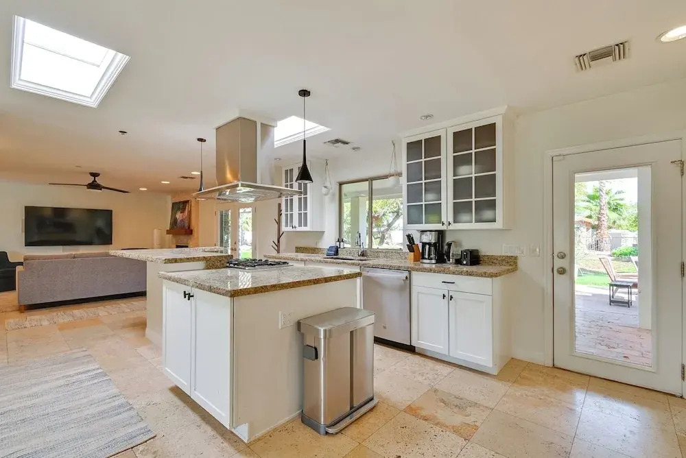 Family Gem in Paradise Valley: Hot Tub, Large Yard