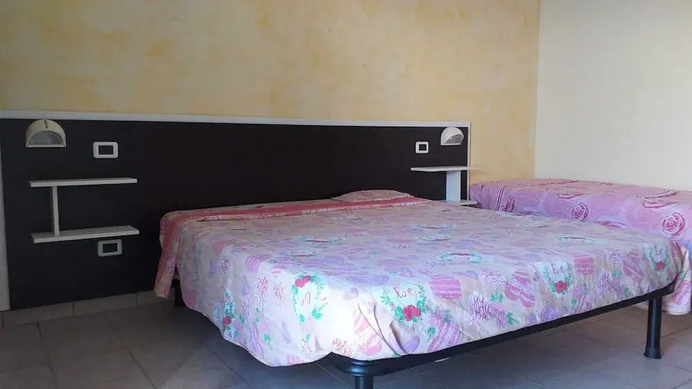 Room-quadruple Room in Pineto - Just a f