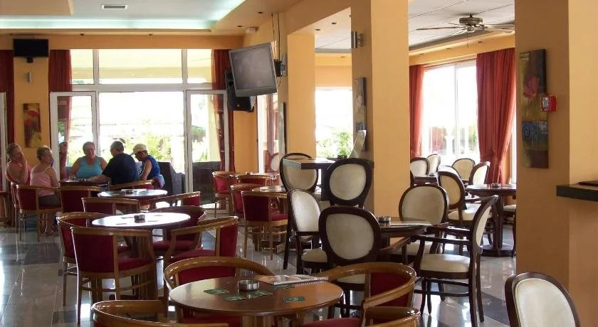 Thomas Bay Hotel