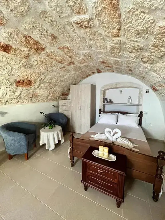 Tholos Studio, Sternes