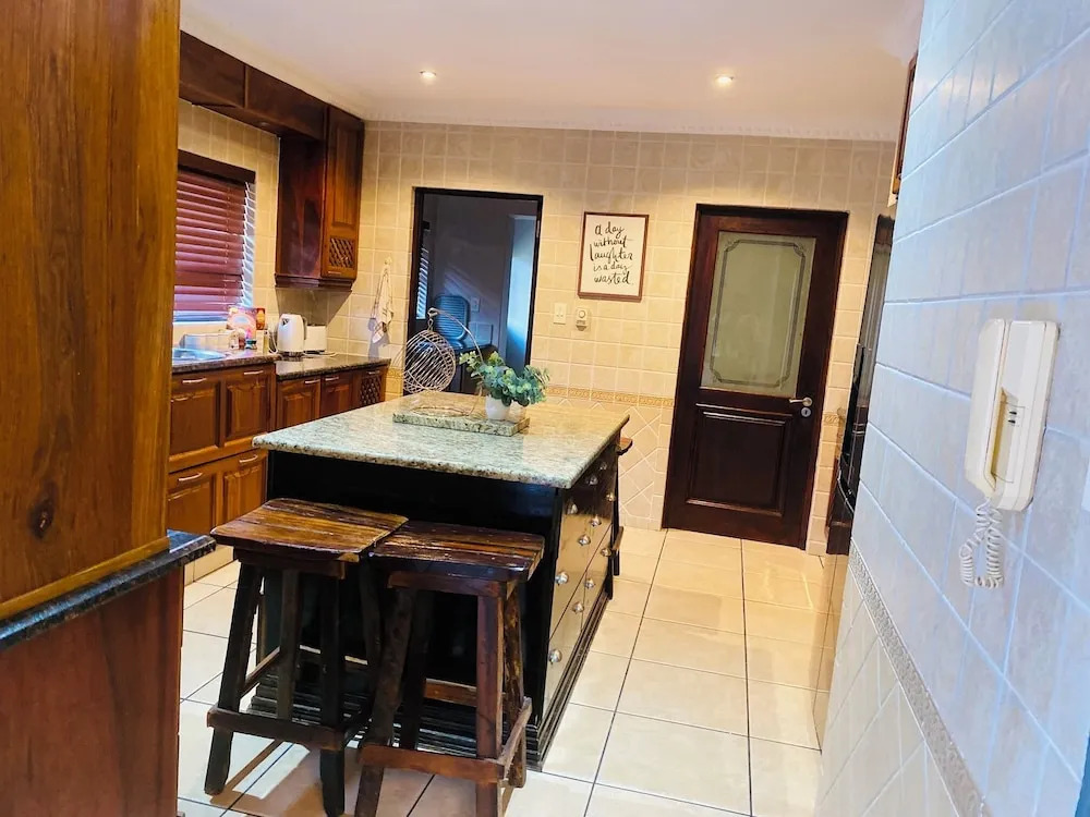 Or Tambo Airport Holiday Home