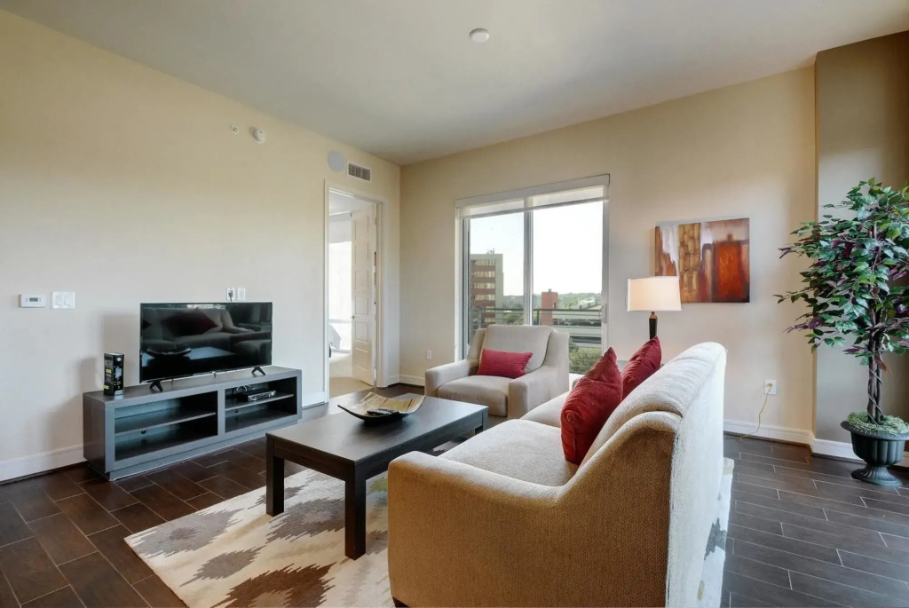 214 Barton 1Br 2Br