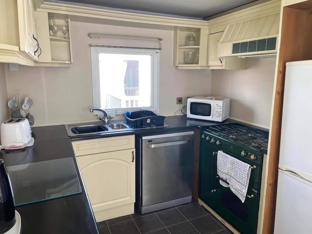 Caravan-sleeps 5-pets Ok-parking-linen Incl