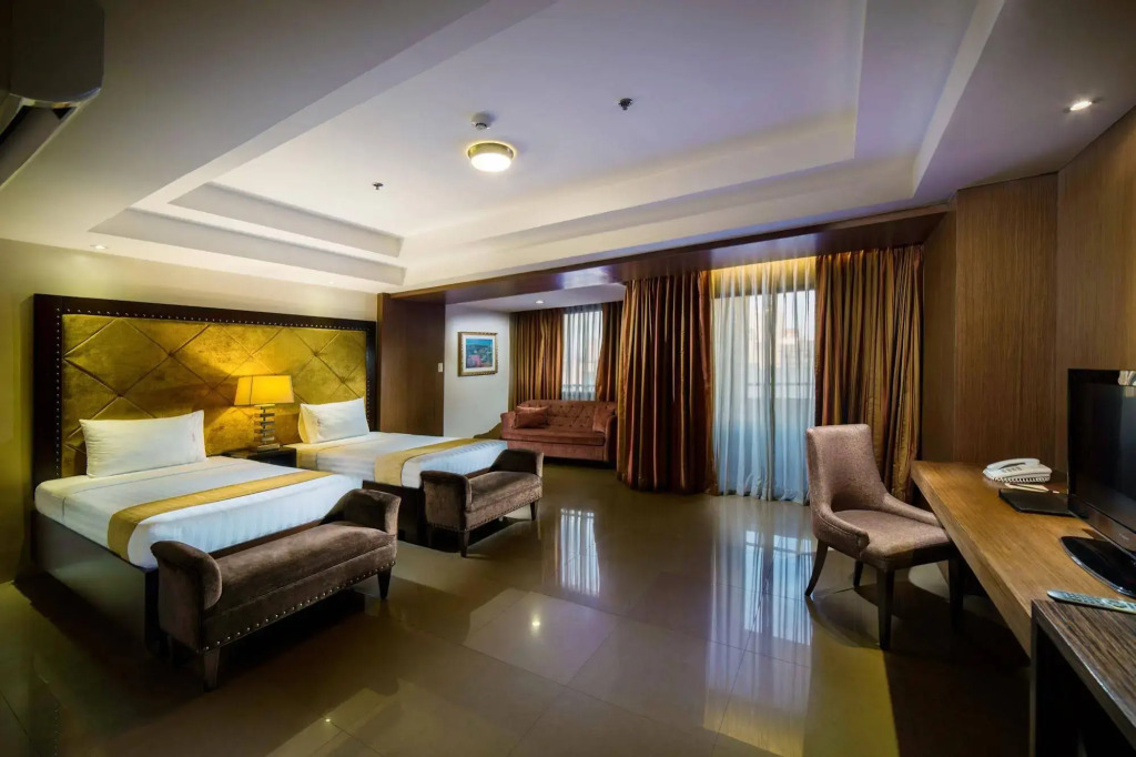 OYO 1235 Palette Torre Venezia Suites