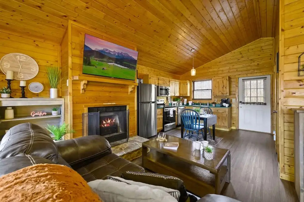 Great View Location Studio Log Cabin Hot Tub