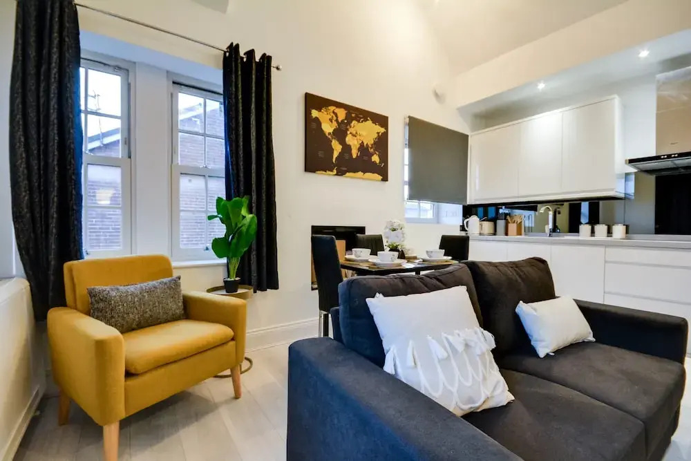 Wigan - Apartment - Sleeps 6 - Parking