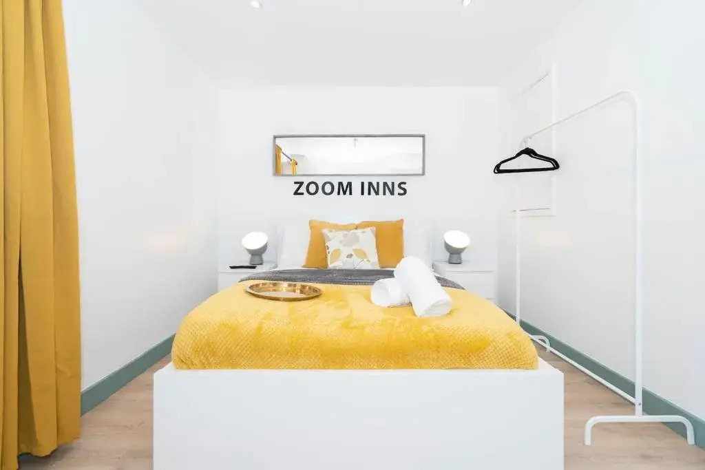 Stylish, modern 3 bedroom townhouse with parking