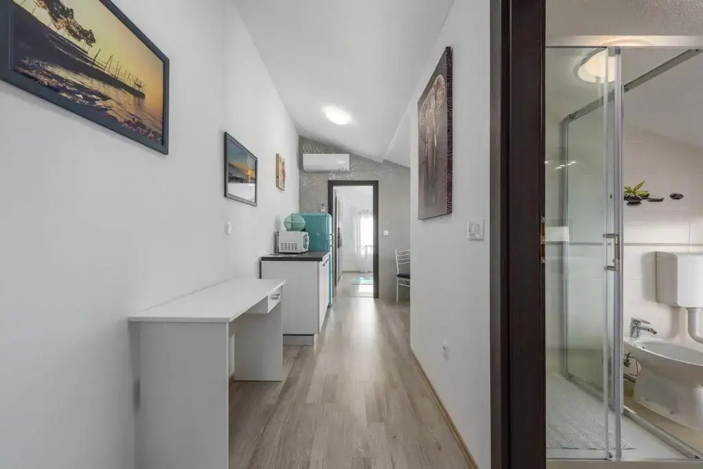PHAROS house with apartment