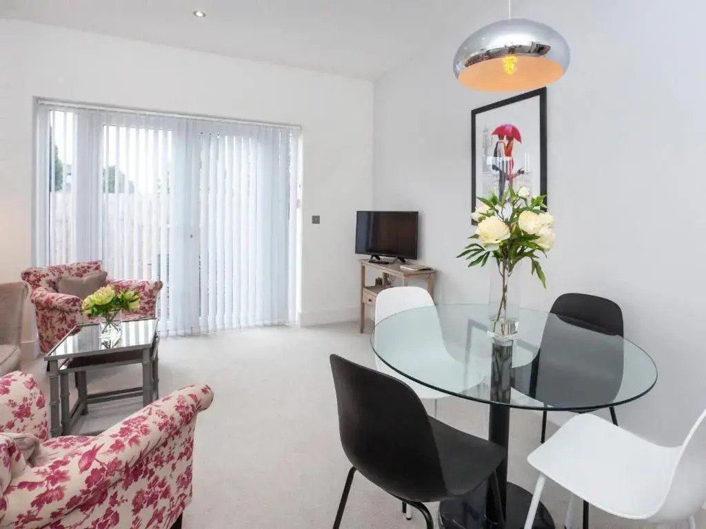 White House Apartments-Free parking 1 car per apartment