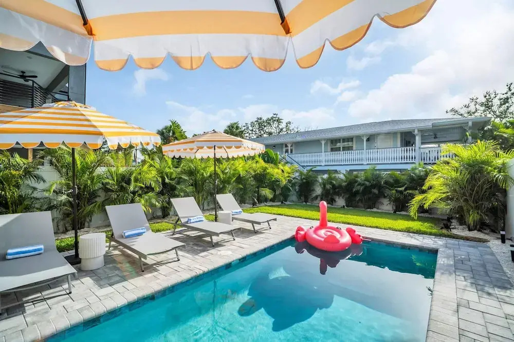 NEW 4 Bed 3 Bath Heated Salt Pool Walk2beach