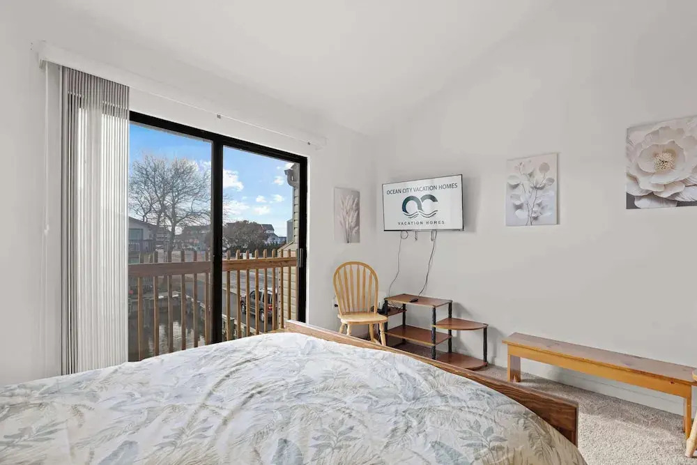 Rustic Harbor I Canal-front 3BR Condo, Private Deck & Fenced Yard