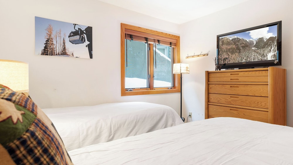 Riverside Condos D01 by Avantstay Condo Close To Downtown, Town Park & Ski Lift #8