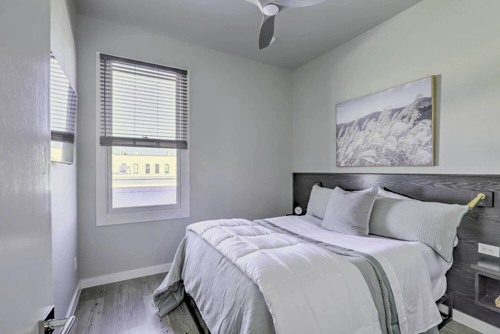 Centrally Located San Marcos Unit w/ Parking!