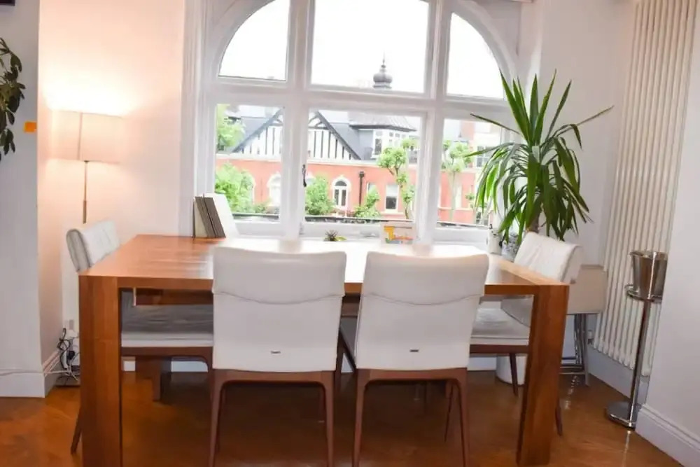 Stylish 2 Bedroom Top Floor Flat in Maida Vale